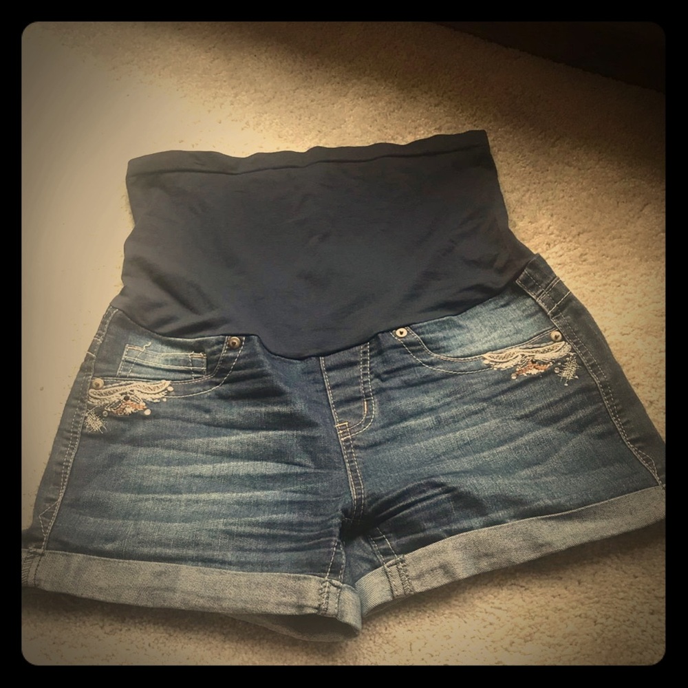 CUTE!!! 💜 Maternity shorts